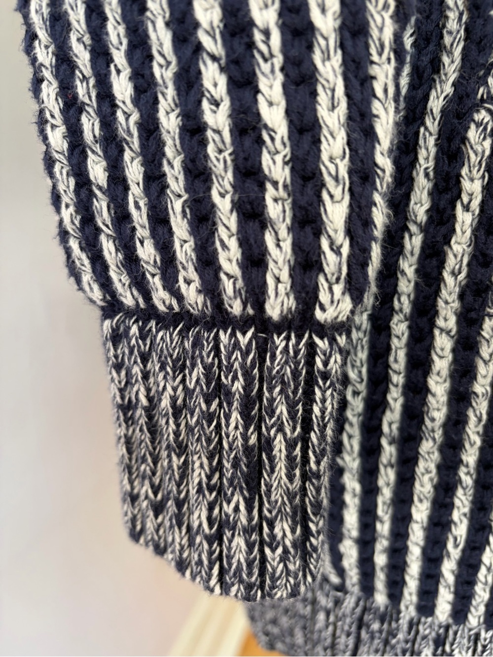 Y2K GAP Navy and White Textured Toggle Duffle Cardigan Size S - Picture 5 of 8
